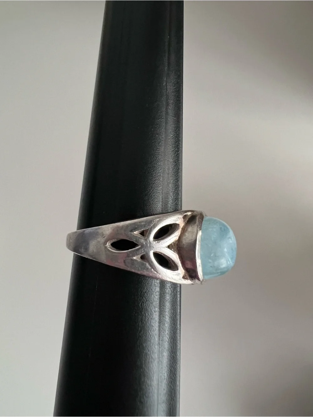 925 Sterling Silver Rainbow Moonstone Size 7 Oval Blue Cabochon Bezel Set